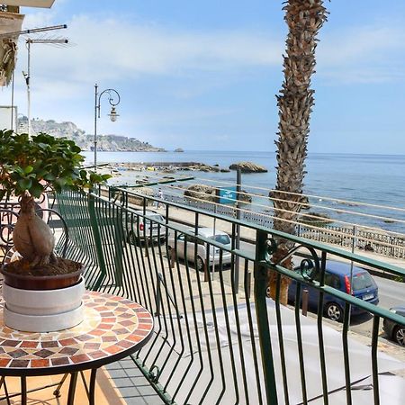 Sun Sea House Taormina Lägenhet Giardini Naxos Exteriör bild