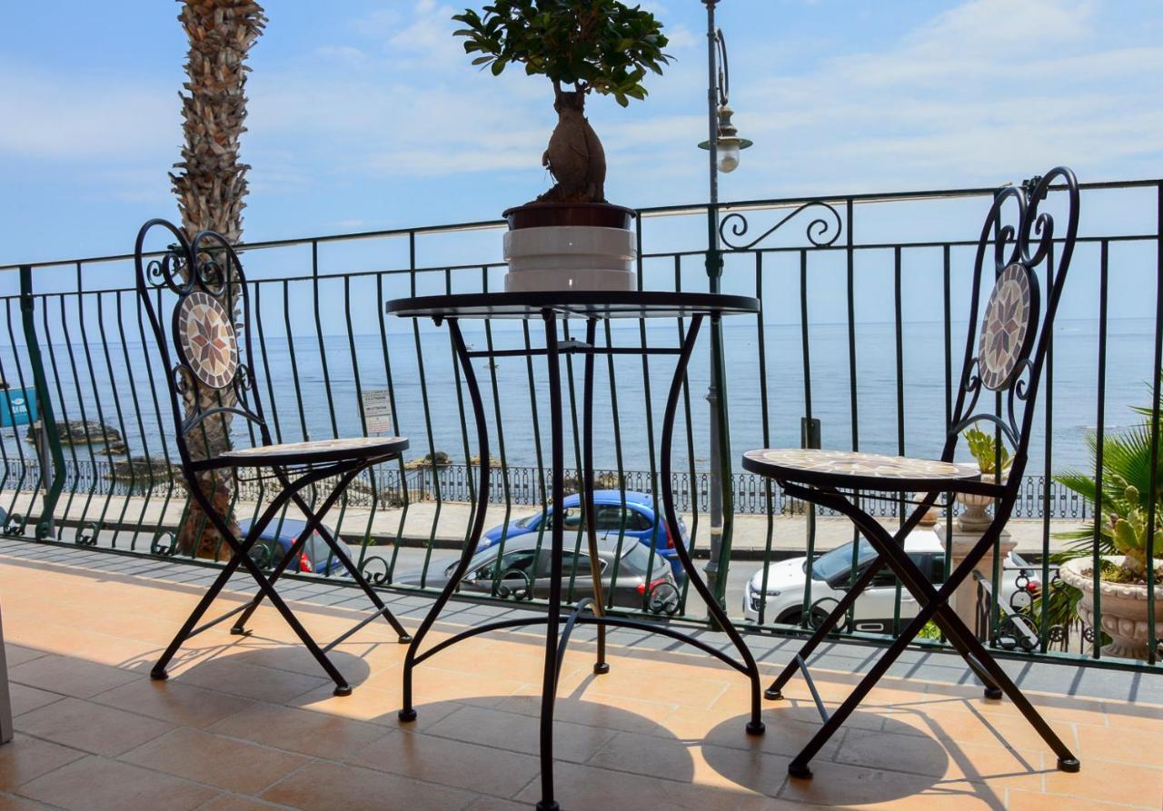 Sun Sea House Taormina Lägenhet Giardini Naxos Exteriör bild